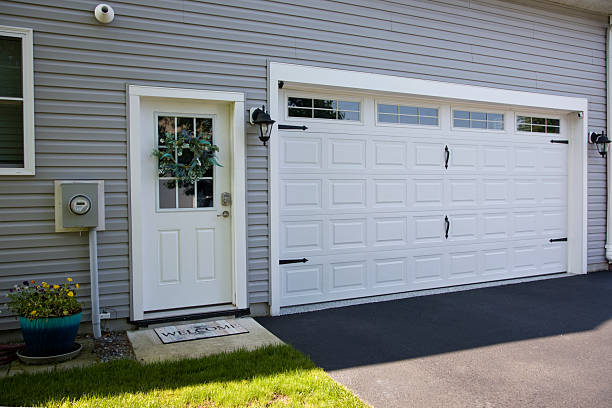 24/7 Emergency Garage Door Panel Replacement experts in Parkway, CA
